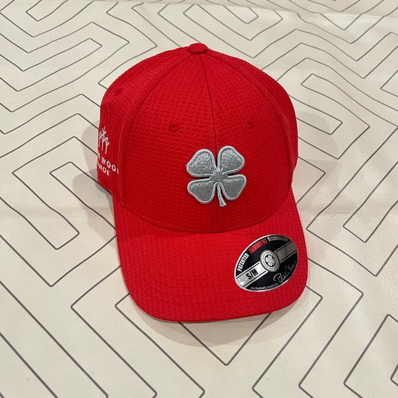 NWT Live Lucky Red Clover Fitted Hat - Picture 1 of 10